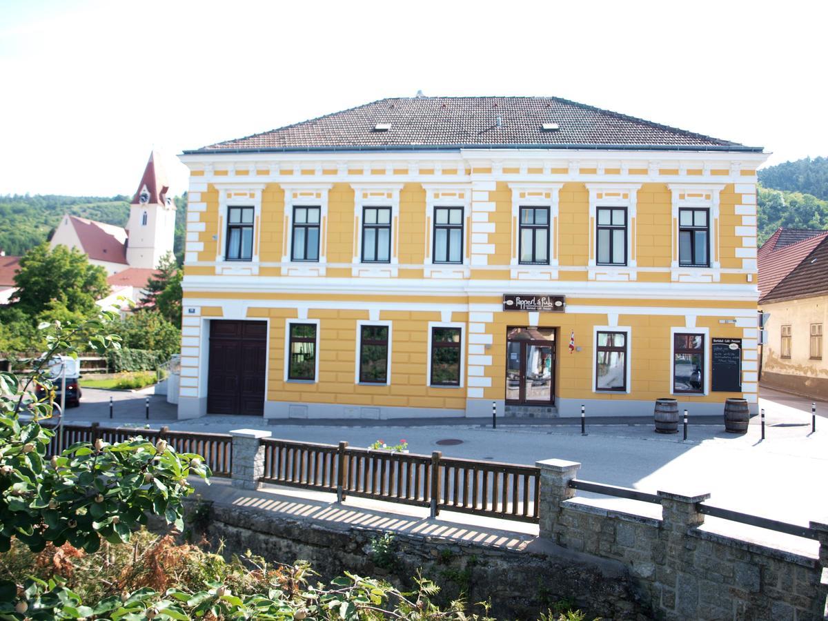 Papperl A' Pub Hotel Schönberg am Kamp Екстериор снимка